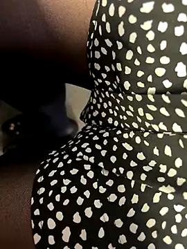 HiddenHoneyLDN from StripChat is Freechat