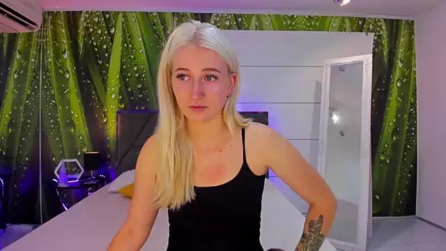 HollyTailors from StripChat is Freechat