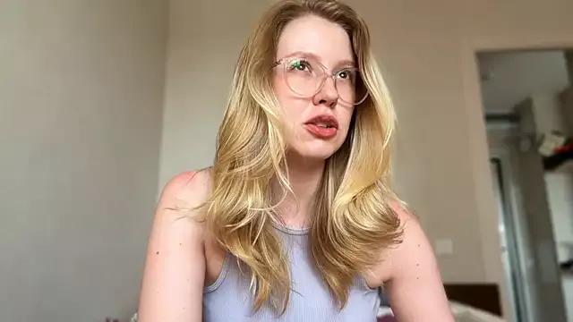 HoneyAudrey from StripChat is Freechat