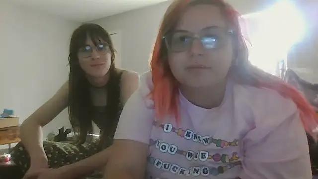 HoneyBear19 from StripChat is Freechat
