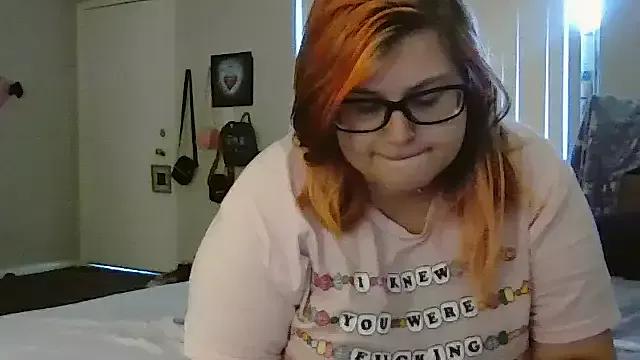 HoneyBear19 from StripChat is Freechat