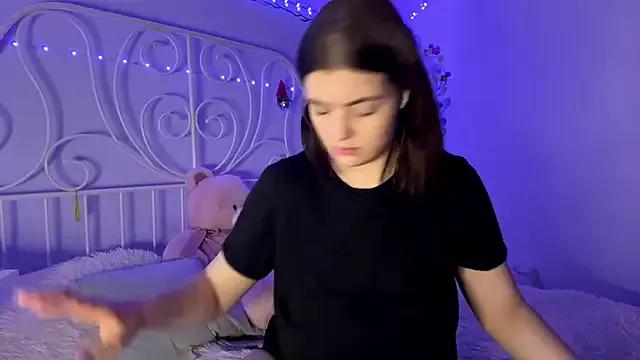HoneyMist from StripChat is Freechat