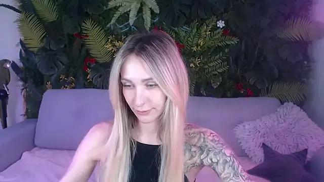 Horny_Blond from StripChat is Freechat