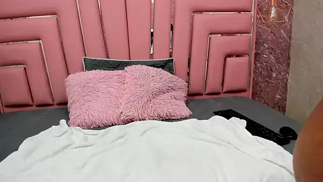 HOTTIE_MIA_ from StripChat is Freechat