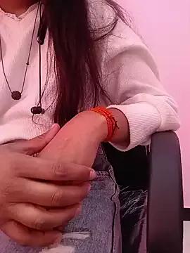 Iamyourdarling from StripChat is Freechat