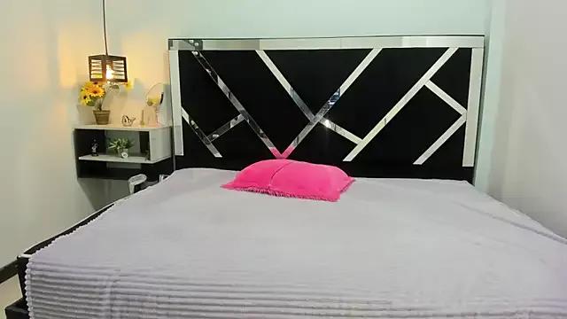 iisabella_noa from StripChat is Freechat