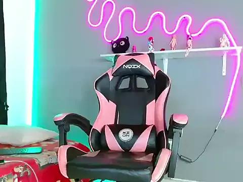 Customizable and immersive: Energize your taste buds and checkout our delicious choice of amateur cams liveshows with excited livestreamers getting their sweet physiques pounded with their beloved vibrating toys.