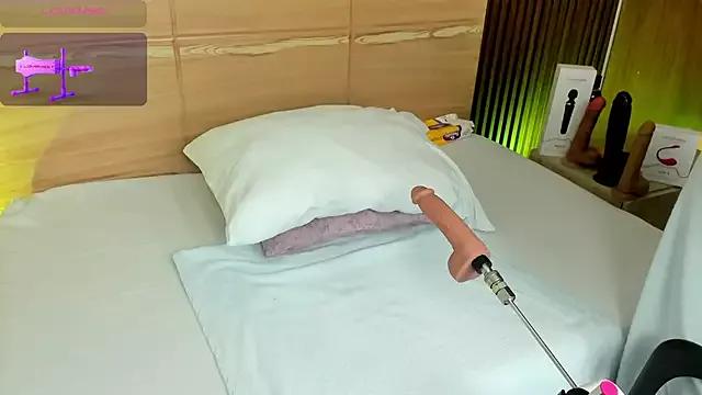 iris_violeta from StripChat is Freechat