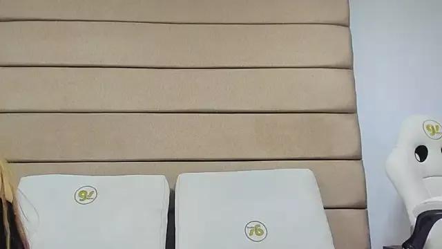 isaa_stone from StripChat is Freechat