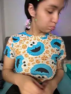 Isabella-Teen from StripChat is Freechat