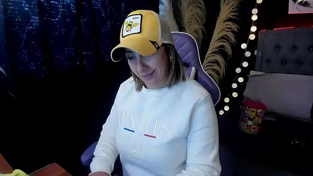 Customizable and immersive: Energize your taste buds and checkout our delicious choice of amateur cams liveshows with excited livestreamers getting their sweet physiques pounded with their beloved vibrating toys.