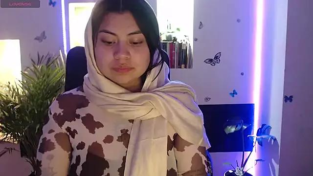 Isabella_velvett from StripChat is Freechat