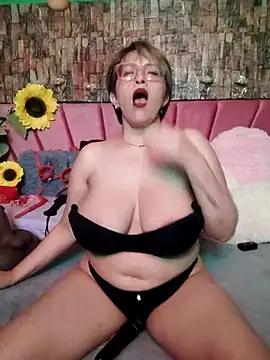 Customizable and immersive: Energize your taste buds and checkout our delicious choice of amateur cams liveshows with excited livestreamers getting their sweet physiques pounded with their beloved vibrating toys.