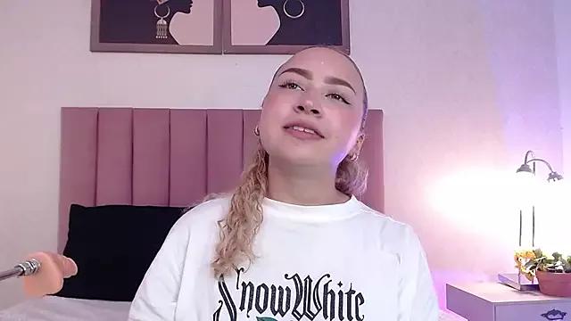 Isadora_gh from StripChat is Freechat