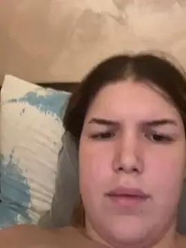 IssadoraaPink from StripChat is Freechat