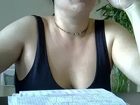 ITALIANASISIXX from StripChat is Freechat