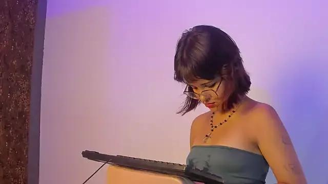 Ivy__storm from StripChat is Freechat