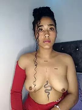 jaderossxx from StripChat is Freechat