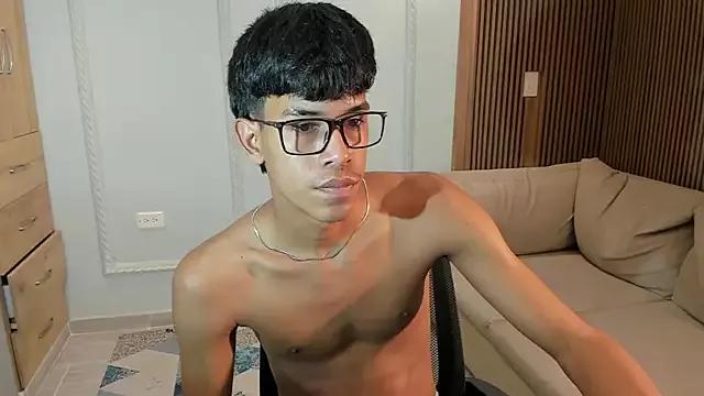 jakelux_long from StripChat is Freechat