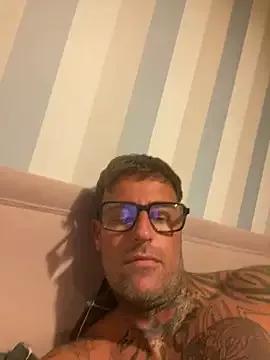 Jamesdeanmcqueen from StripChat is Freechat