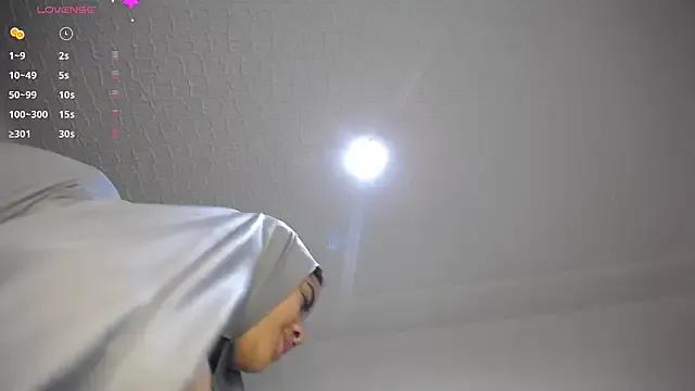 janna_isa from StripChat is Freechat