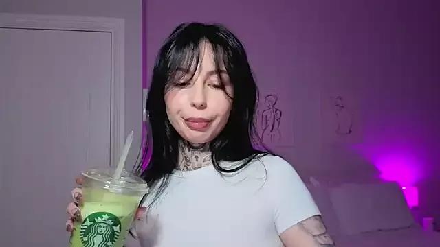 jeans-and-peach from StripChat is Freechat
