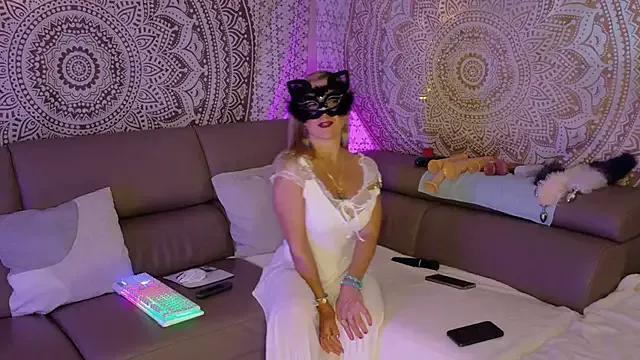 Jenny-Mystery-X from StripChat is Freechat