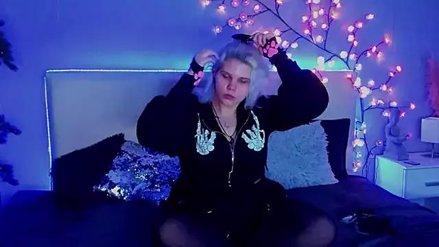 JoannLowe from StripChat is Freechat