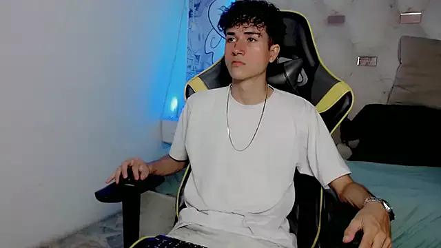 johnny_cagee from StripChat is Freechat