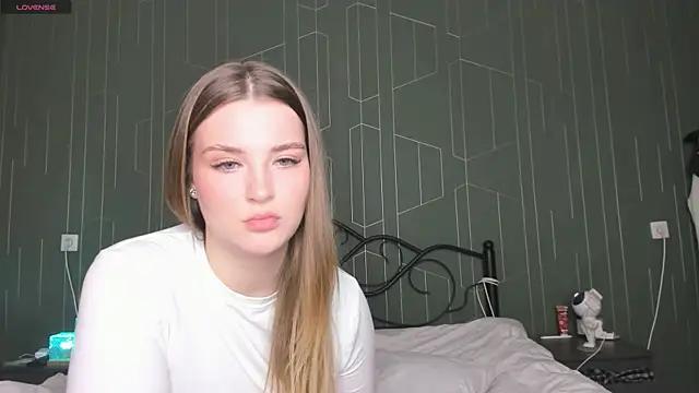 Josephinee_054 webcams show profile image 