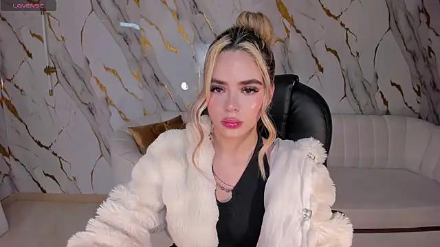 JuanitaClay from StripChat is Freechat