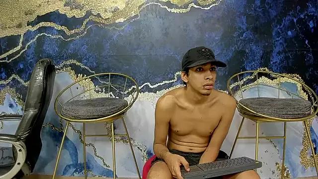 Juicy_Creww from StripChat is Freechat