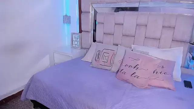 Customizable and immersive: Energize your taste buds and checkout our delicious choice of amateur cams liveshows with excited livestreamers getting their sweet physiques pounded with their beloved vibrating toys.