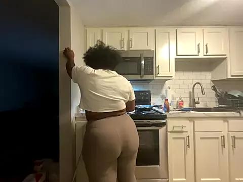 Juicystorm from StripChat is Freechat