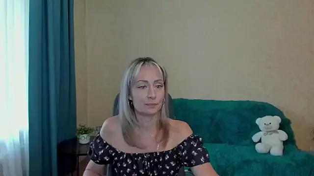 Julia_Cherry_ from StripChat is Freechat