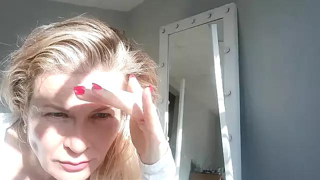 Julia_Giulia from StripChat is Freechat