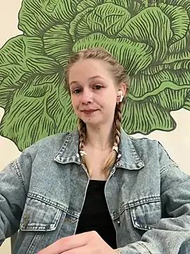 Julie_Cutie from StripChat is Freechat