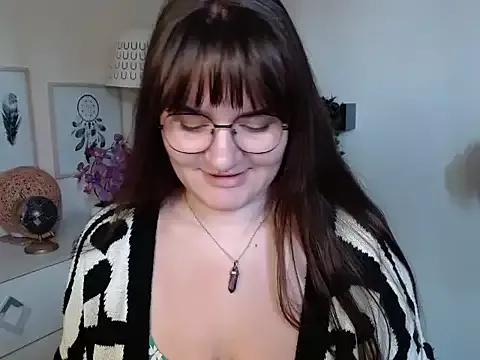 Julie_Diamond from StripChat is Freechat