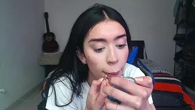 Julieta_De_Los_Angeles from StripChat is Freechat