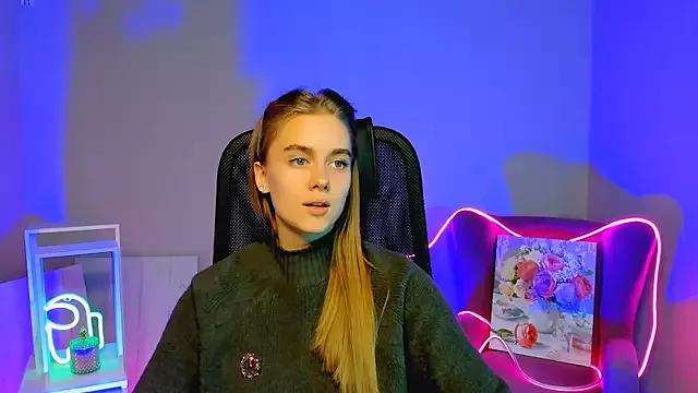 JuneWoods from StripChat is Freechat