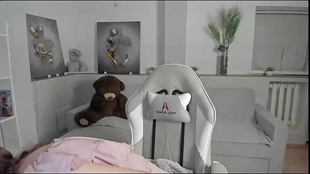 Customizable and immersive: Energize your taste buds and checkout our delicious choice of amateur cams liveshows with excited livestreamers getting their sweet physiques pounded with their beloved vibrating toys.