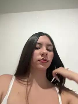 Katie_rawwww from StripChat is Freechat
