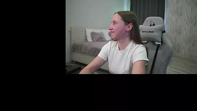KatieEnderby from StripChat is Freechat