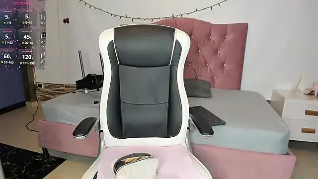 Customizable and immersive: Energize your taste buds and checkout our delicious choice of amateur cams liveshows with excited livestreamers getting their sweet physiques pounded with their beloved vibrating toys.