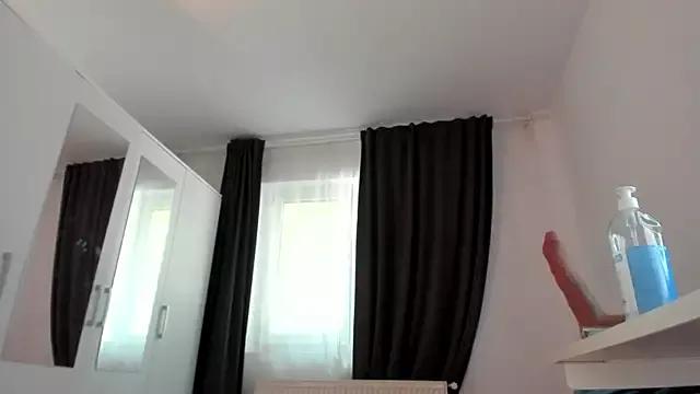 KaylaLaine from StripChat is Freechat