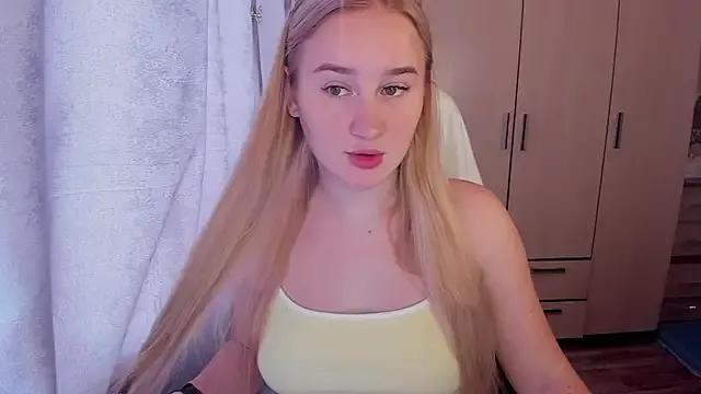 KeiraNight from StripChat is Freechat