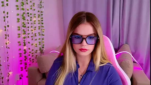 KellyHayden from StripChat is Freechat