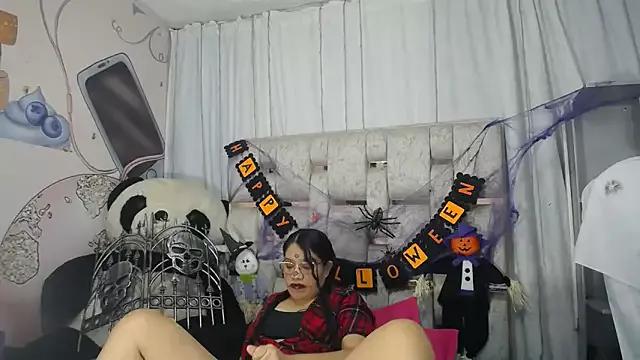 Customizable and immersive: Energize your taste buds and checkout our delicious choice of amateur cams liveshows with excited livestreamers getting their sweet physiques pounded with their beloved vibrating toys.