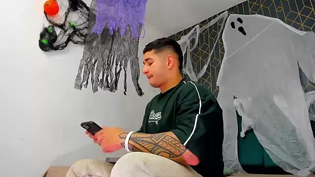 king_falconer from StripChat is Freechat