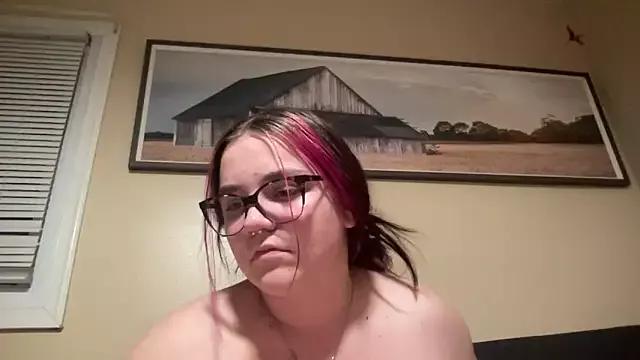 kinsiebaby from StripChat is Freechat